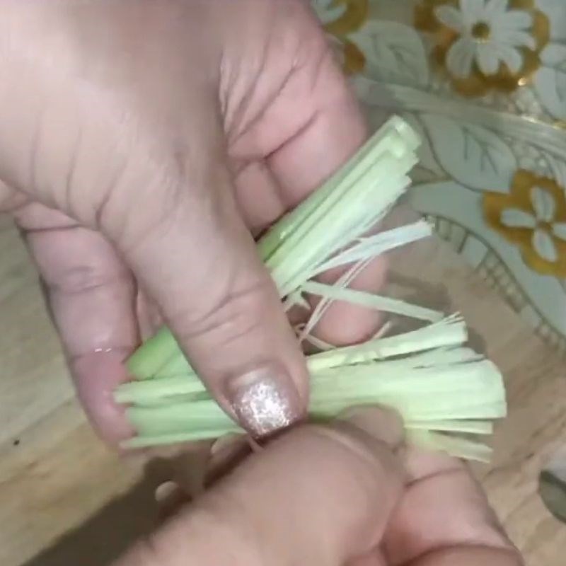 Bước 3 Sơ chế sả cây Tôm chiên sả