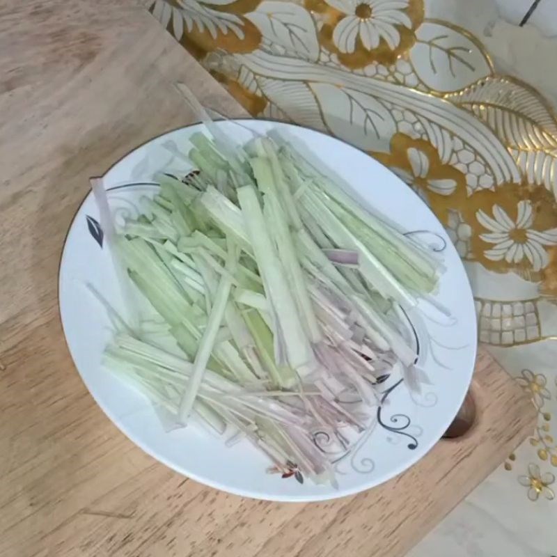 Bước 3 Sơ chế sả cây Tôm chiên sả