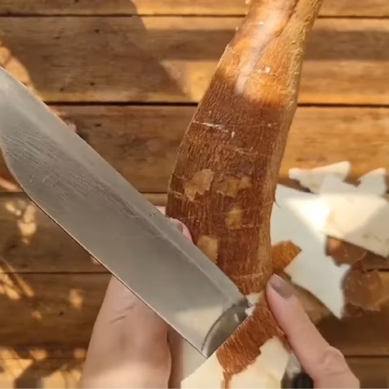 Bước 1 Sơ chế sắn tươi Sắn hấp cốt dừa lá nếp