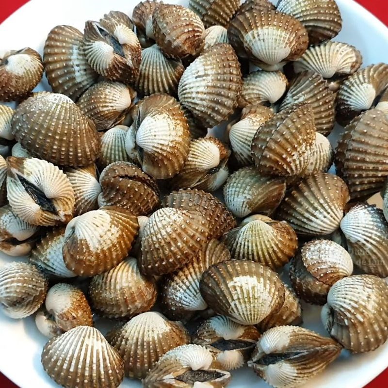 Bước 1 Sơ chế sò huyết và nguyên liệu Sò huyết rang muối ớt