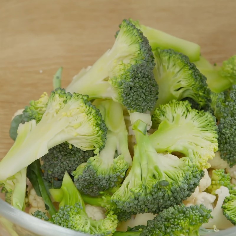 Bước 1 Sơ chế súp lơ và cà rốt Súp lơ xào thịt