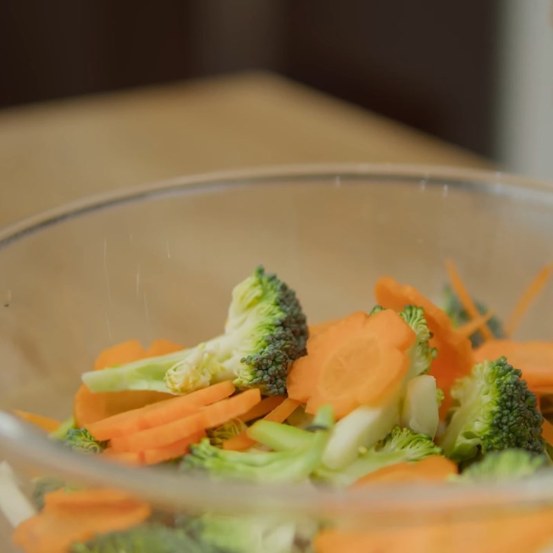 Bước 1 Sơ chế súp lơ và cà rốt Súp lơ xào thịt