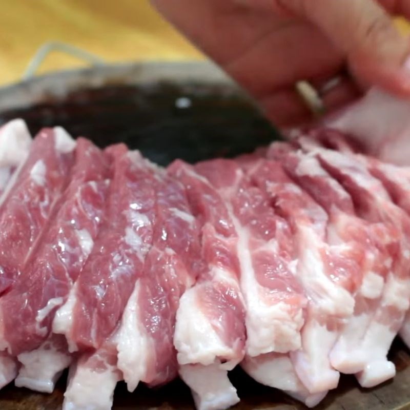 Bước 1 Sơ chế thịt ba chỉ nướng nồi chiên không dầu Nướng thịt ba chỉ bằng nồi chiên không dầu