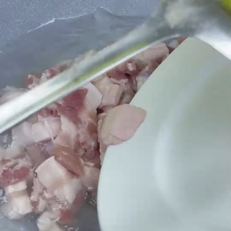 Bước 1 Sơ chế thịt ba chỉ và cùi dừa Thịt rang dừa