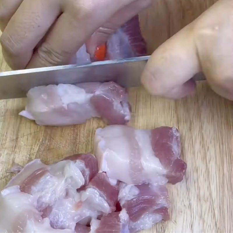 Bước 1 Sơ chế thịt ba chỉ và cùi dừa Thịt rang dừa