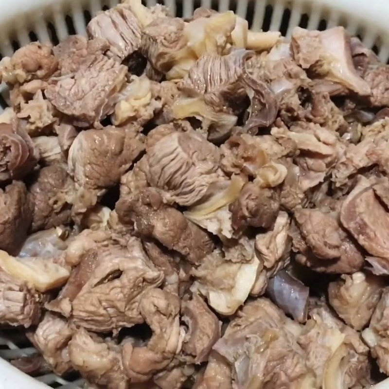 Bước 1 Sơ chế thịt bò Thịt bò om dưa