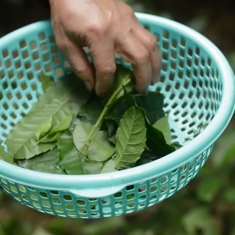 Bước 1 Sơ chế thịt trâu và lá trơng Thịt trâu lá trơng