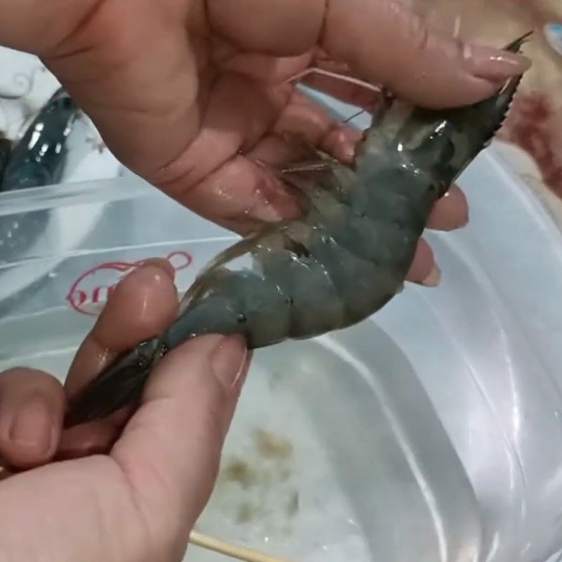 Bước 1 Sơ chế tôm tươi Tôm chiên sả