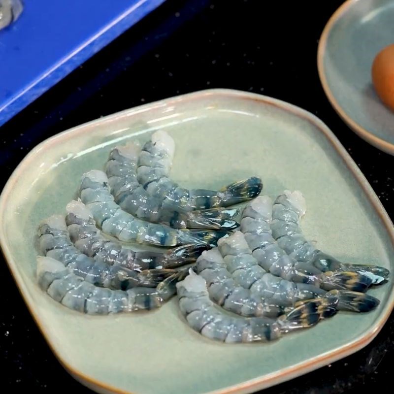 Bước 1 Sơ chế tôm tươi ngon Tôm chiên trứng muối