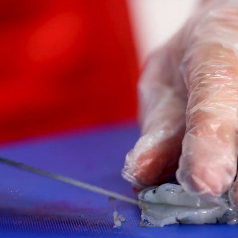 Bước 1 Sơ chế tôm tươi ngon Tôm chiên trứng muối