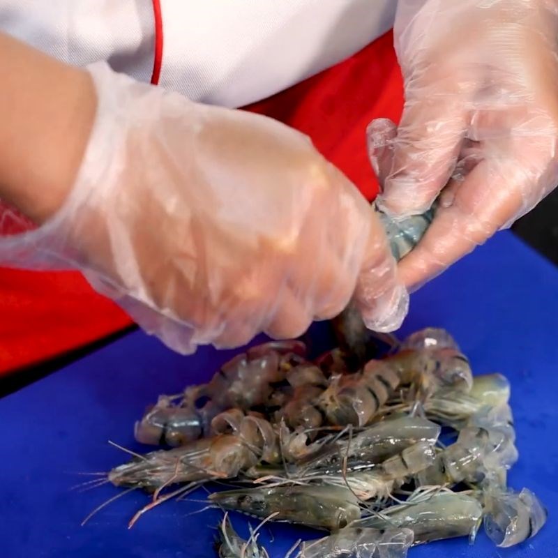 Bước 1 Sơ chế tôm tươi ngon Tôm chiên trứng muối