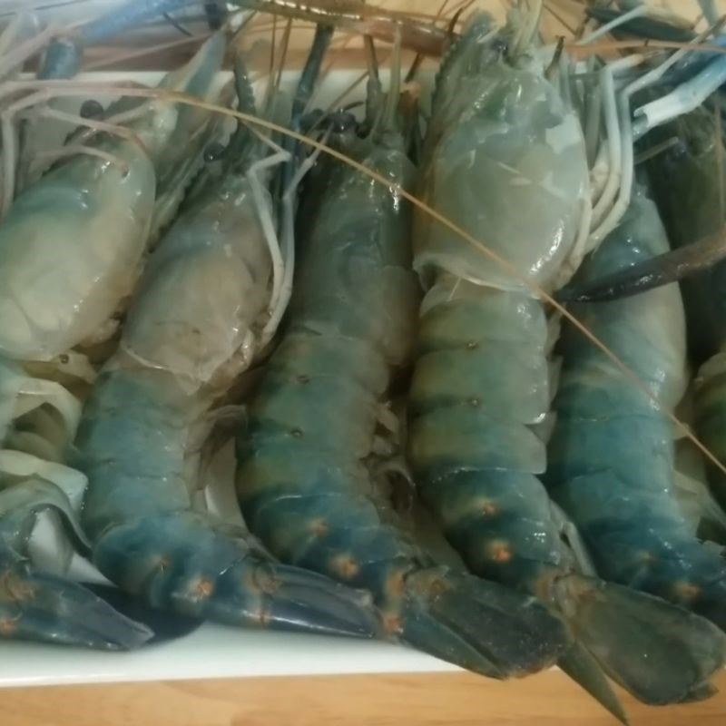 Bước 1 Sơ chế tôm và sả Tôm hấp bia sả