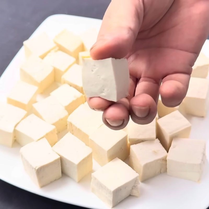 Bước 1 Sơ chế và cắt đậu phụ Đậu rán giòn