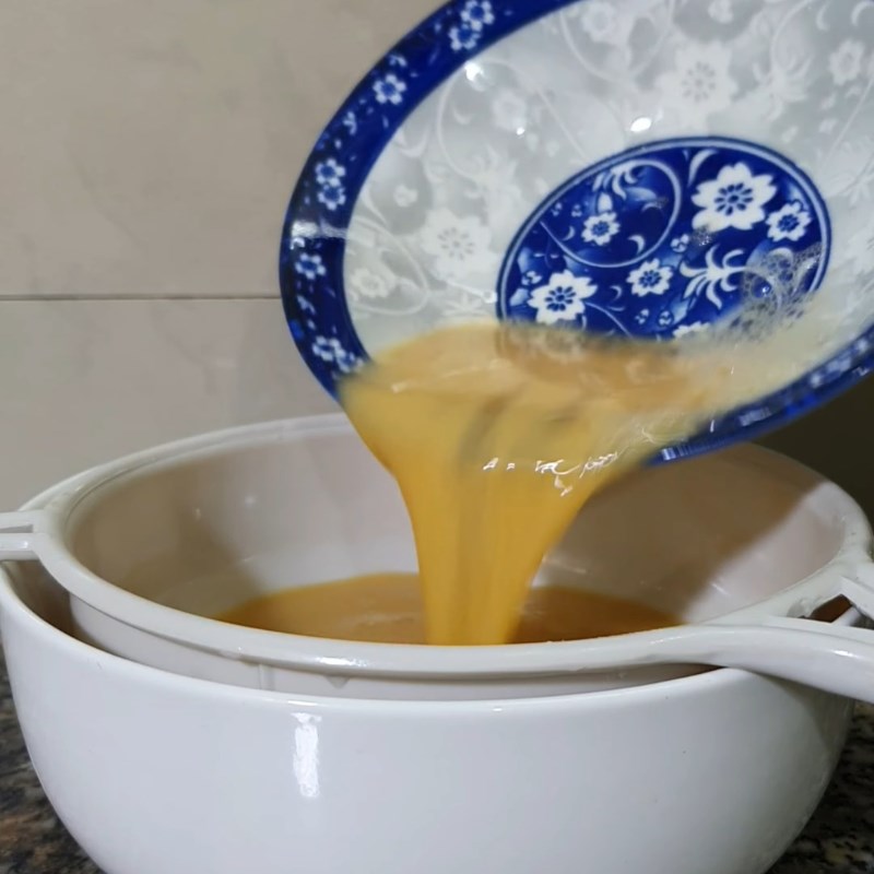 Bước 1 Sơ chế và chuẩn bị hỗn hợp trứng gà Trứng chưng thịt băm