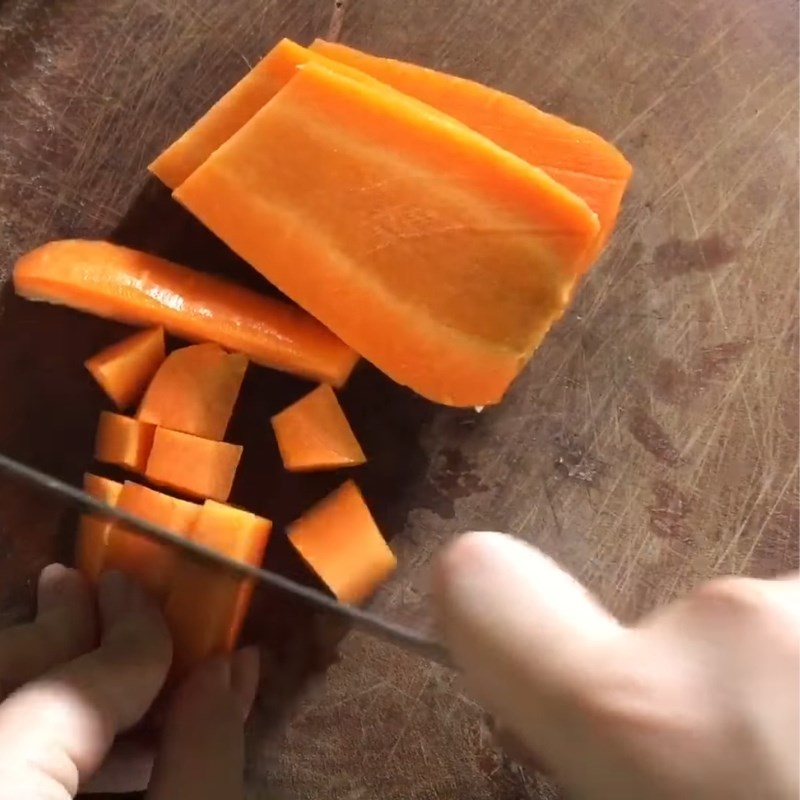 Bước 1 Sơ chế và chuẩn bị nguyên liệu salad Salad rau củ trộn sốt mayonnaise