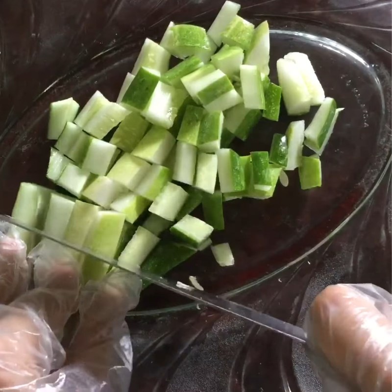 Bước 1 Sơ chế và chuẩn bị nguyên liệu salad Salad rau củ trộn sốt mayonnaise