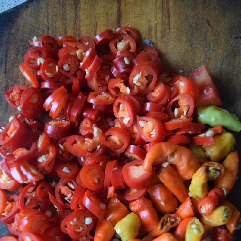 Bước 1 Sơ chế và chuẩn bị nguyên liệu Sốt chấm gà luộc muối ớt sữa đặc