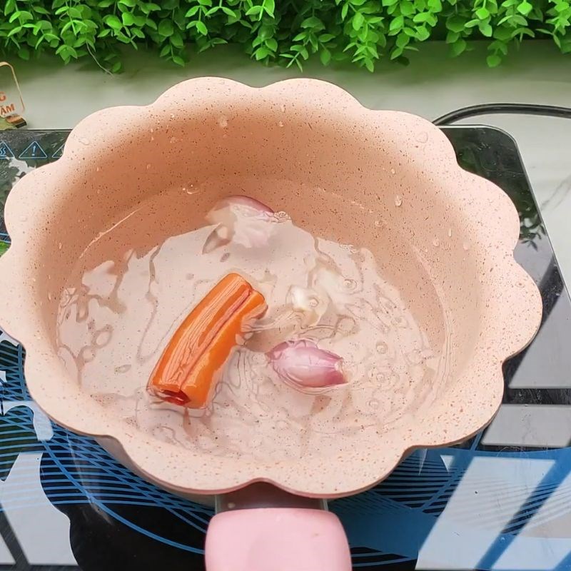 Bước 1 Sơ chế và luộc lươn Cháo lươn hạt sen