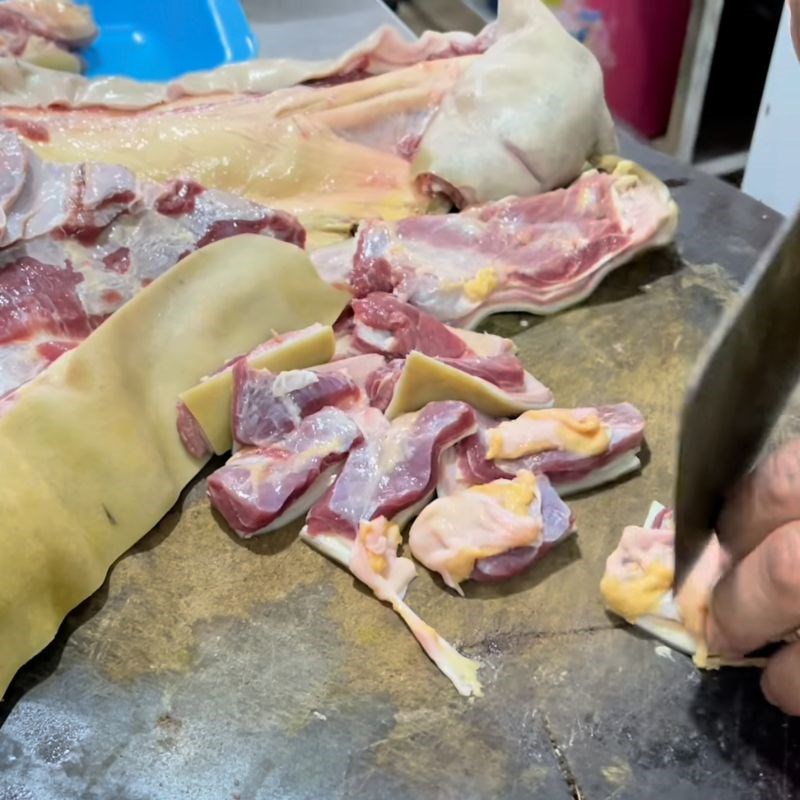 Bước 1 Sơ chế và thái thịt ngựa Lẩu ngựa