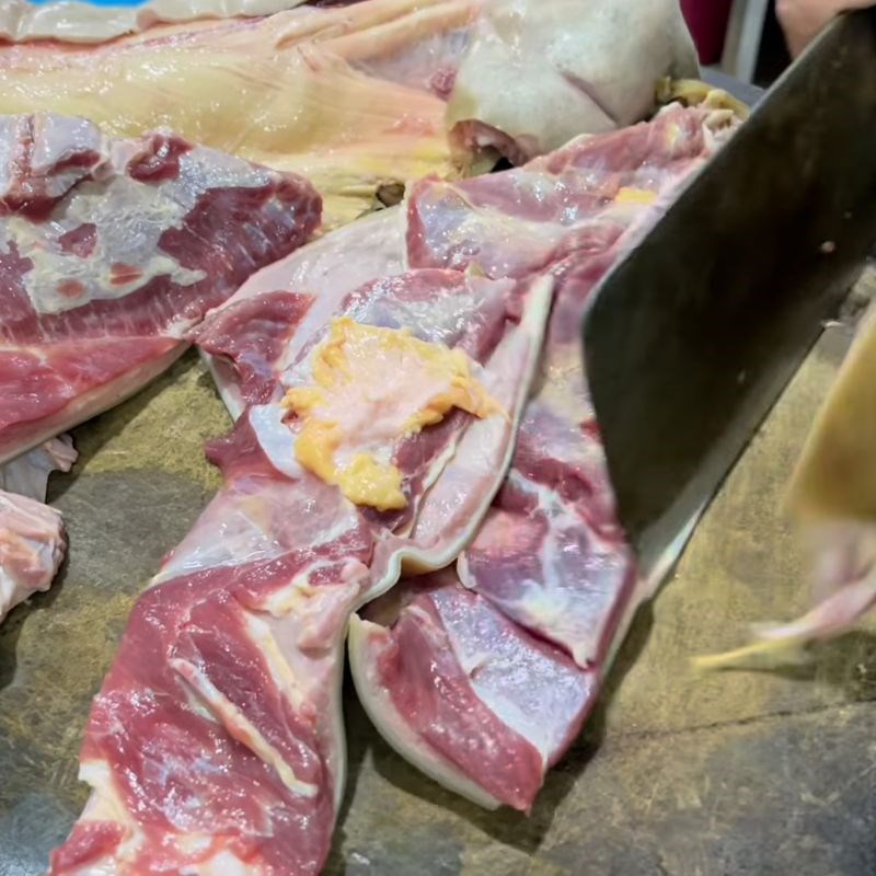 Bước 1 Sơ chế và thái thịt ngựa Lẩu ngựa