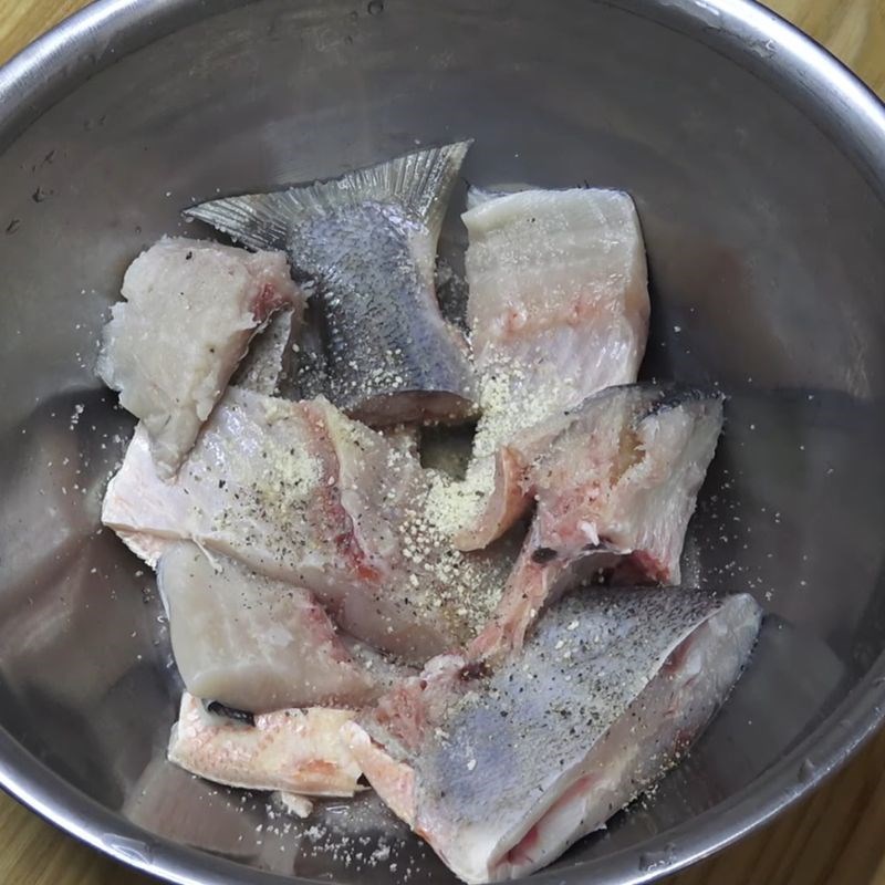 Bước 1 Sơ chế và ướp cá chép Cá chép nấu mẻ