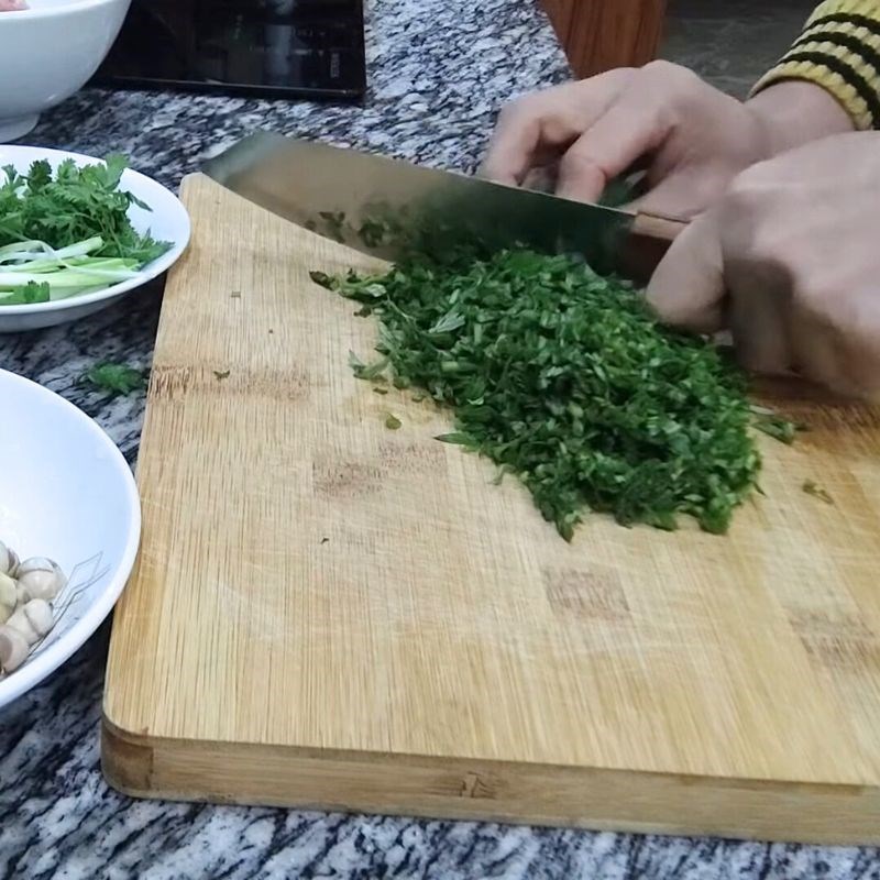 Bước 1 Sơ chế và ướp thịt băm hạt sen Canh ngải cứu