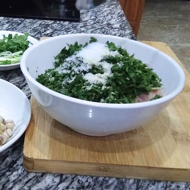 Bước 1 Sơ chế và ướp thịt băm hạt sen Canh ngải cứu