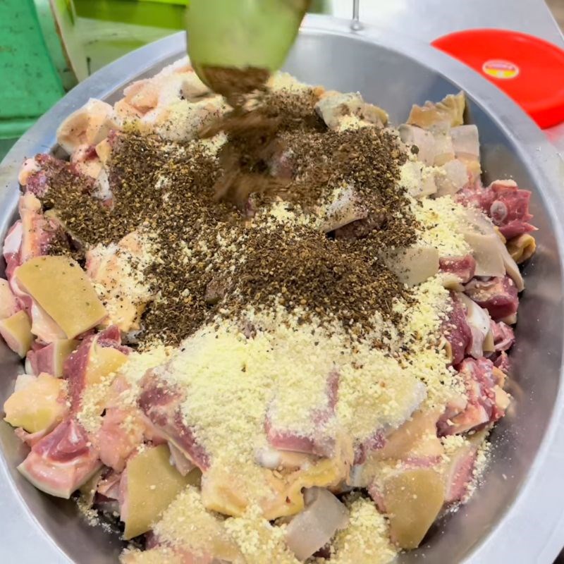 Bước 3 Tẩm ướp thịt ngựa Lẩu ngựa