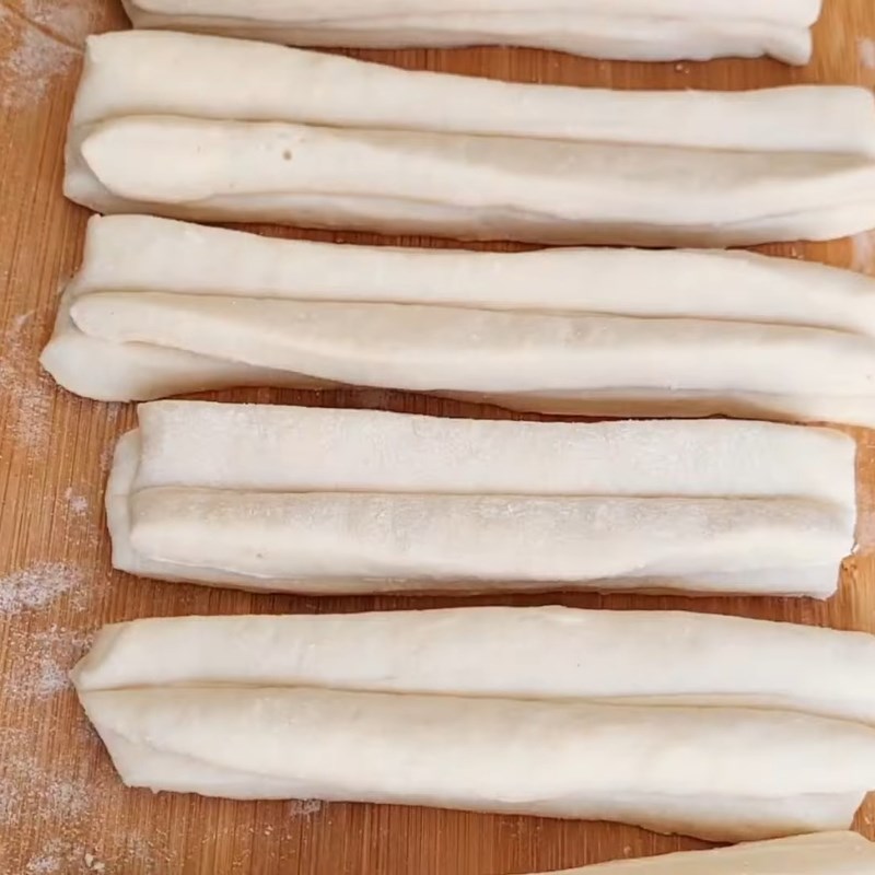 Bước 3 Tạo hình bánh giò cháo quẩy Giò cháo quẩy