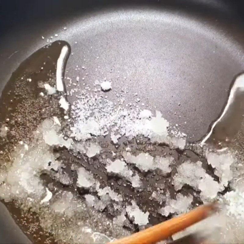 Bước 3 Thắng nước màu và rang thịt ba rọi Tôm rim thịt ba rọi