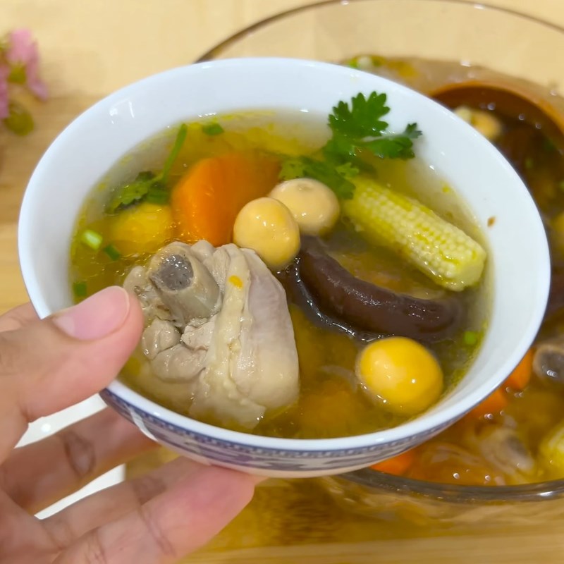 Bước 5 Thành phẩm Gà nấu nấm đông cô bắp non