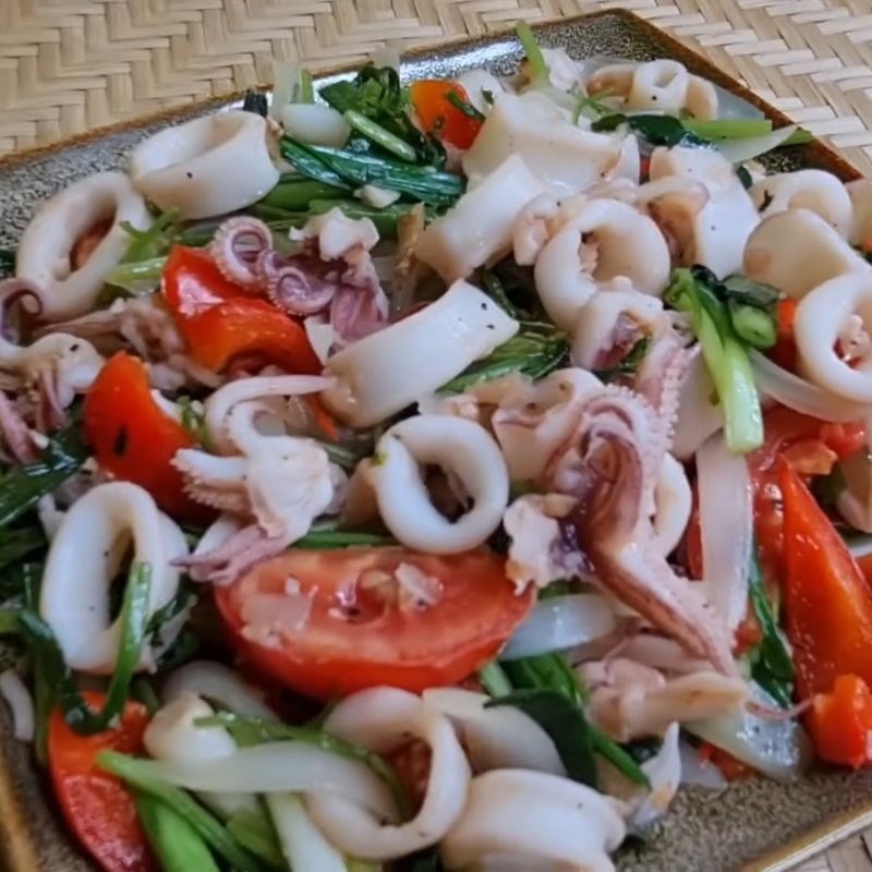 Bước 6 Thành phẩm Mực xào hành tây cần tây cà chua