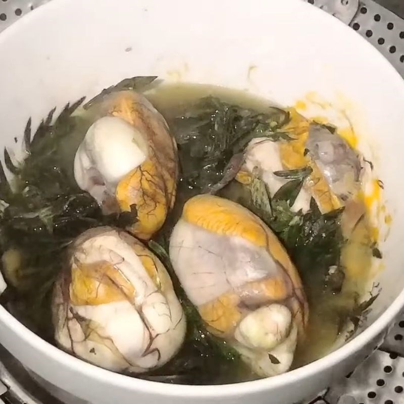 Bước 3 Thành phẩm Trứng vịt lộn ngải cứu hấp cách thủy