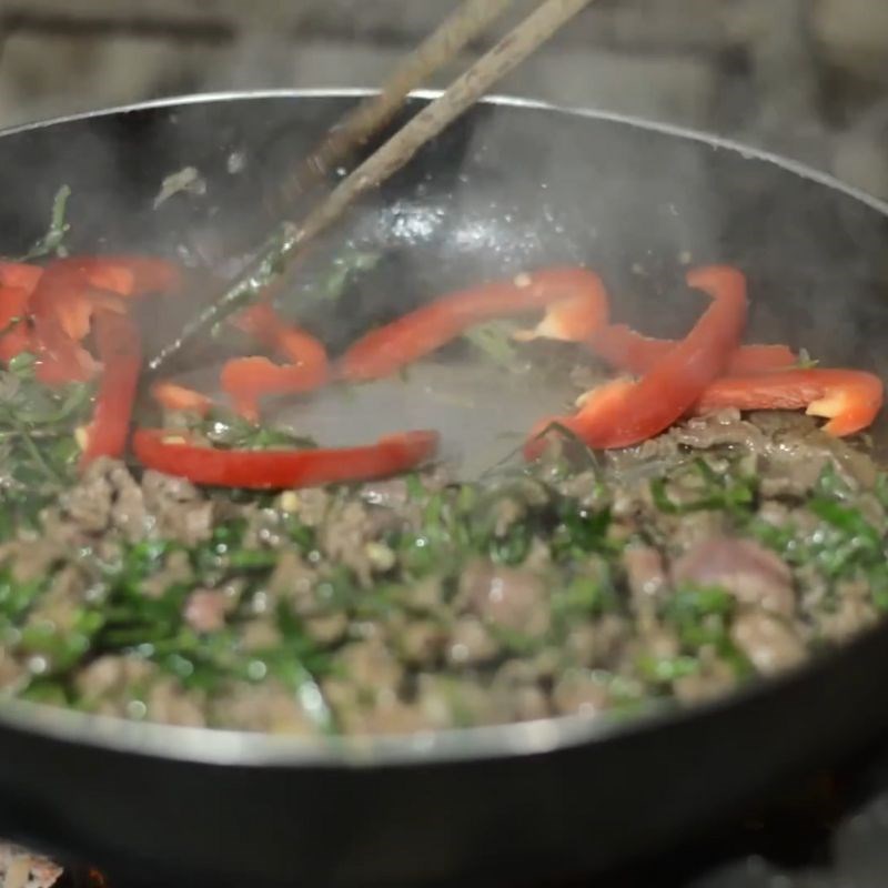 Bước 4 Thêm lá trơng và hoàn thành Thịt trâu lá trơng