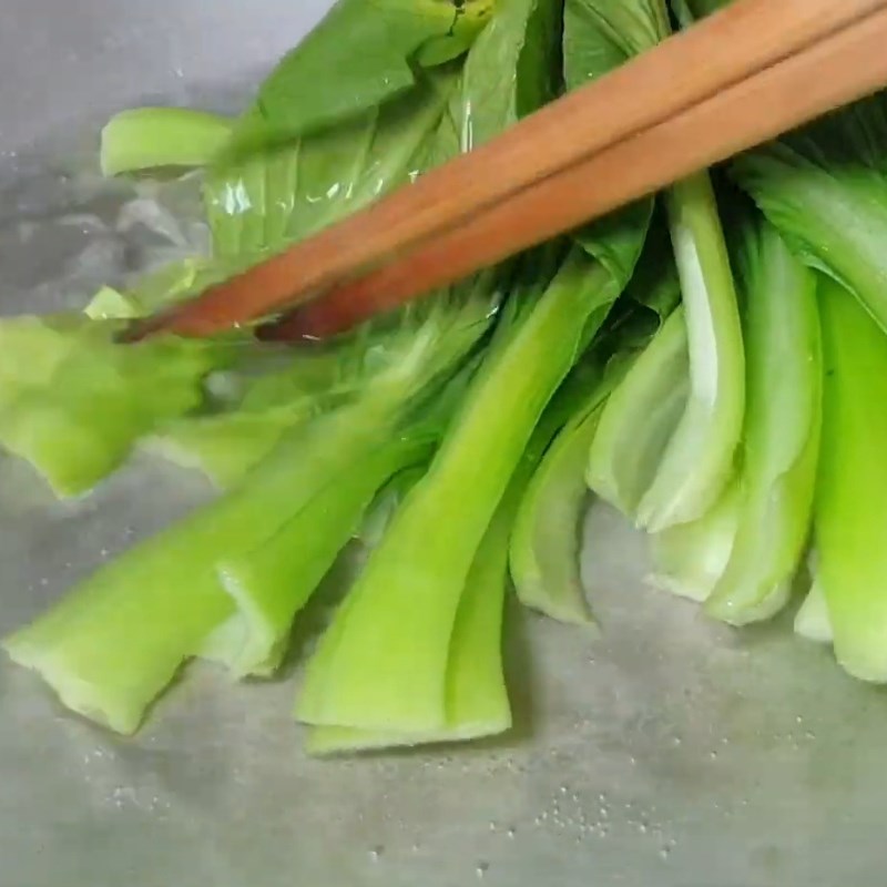 Bước 2 Trần sơ rau củ và nấm Miến hấp thập cẩm