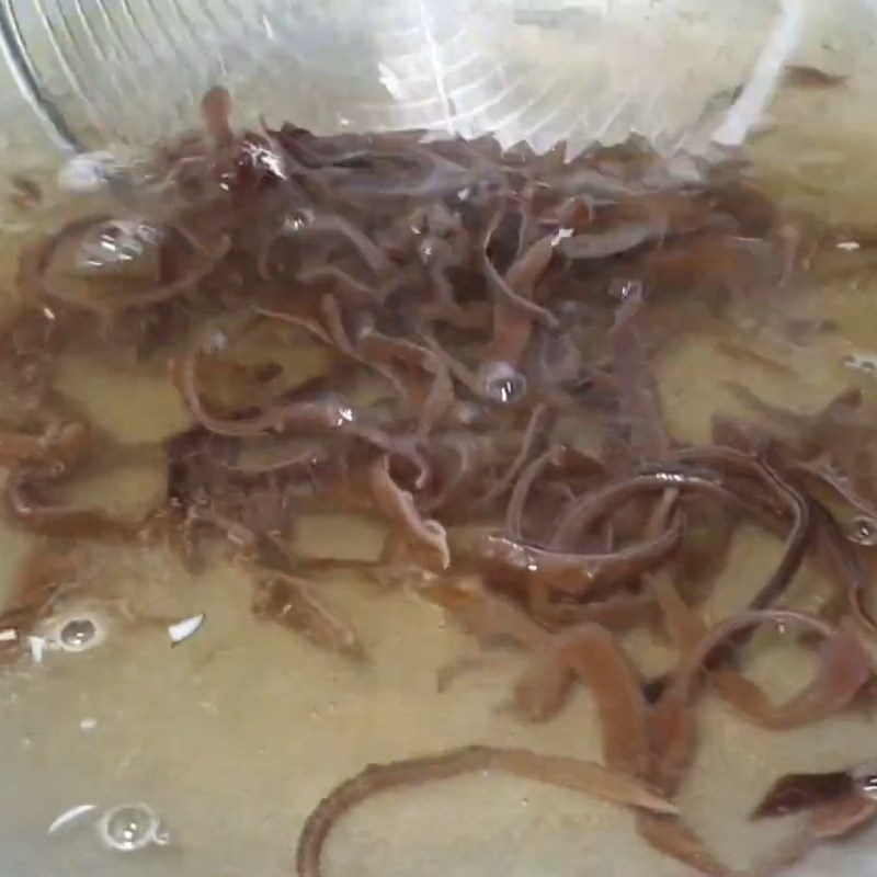 Bước 2 Trần sơ rau củ và nấm Miến hấp thập cẩm