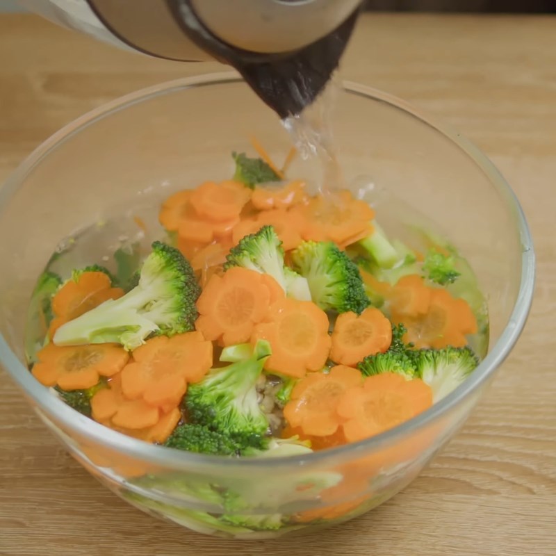 Bước 2 Trần súp lơ xanh giòn Súp lơ xào thịt