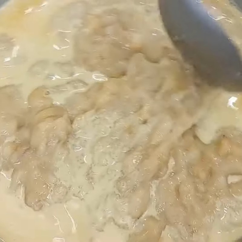 Bước 3 Trộn chuối vào bột và chuẩn bị khuôn hấp Bánh chuối hấp bằng bột năng