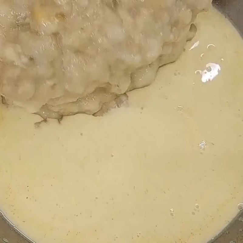 Bước 3 Trộn chuối vào bột và chuẩn bị khuôn hấp Bánh chuối hấp bằng bột năng