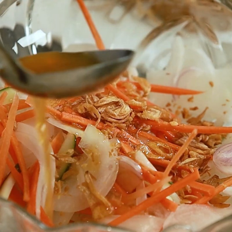 Bước 5 Trộn gỏi bò khoai môn và trình bày đẹp mắt Gỏi bò khoai môn