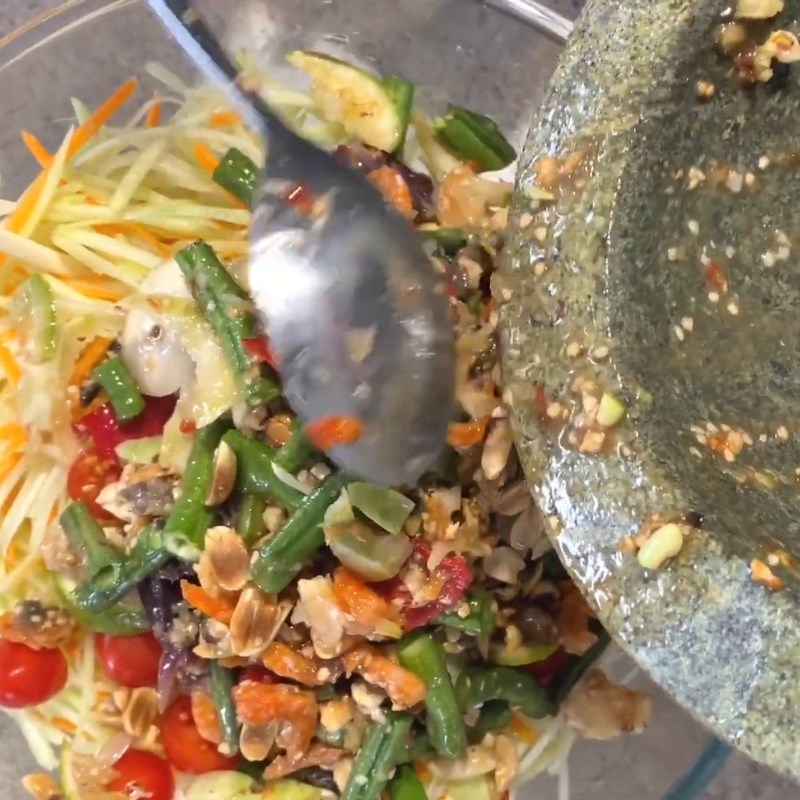 Bước 4 Trộn nộm ba khía và hoàn thành Gỏi đu đủ ba khía