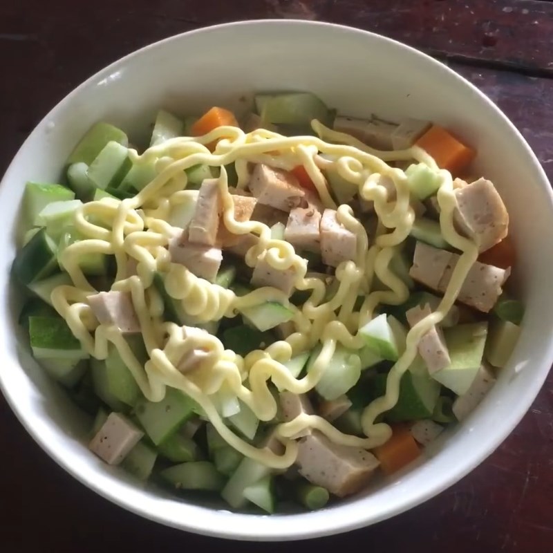 Bước 3 Trộn salad rau củ với sốt mayonnaise Salad rau củ trộn sốt mayonnaise