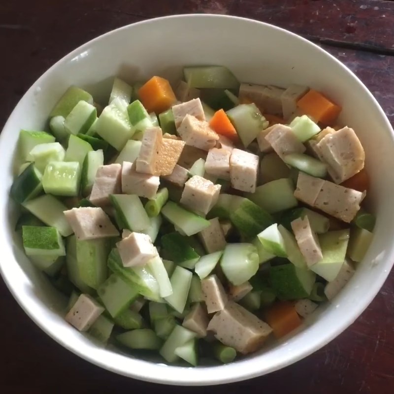 Bước 3 Trộn salad rau củ với sốt mayonnaise Salad rau củ trộn sốt mayonnaise