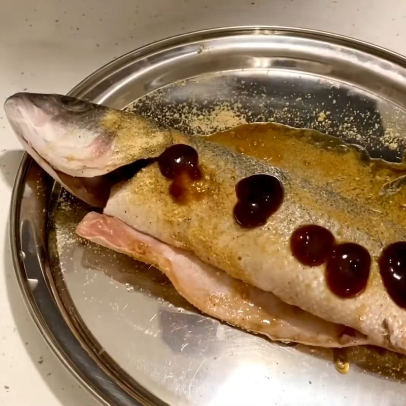 Bước 2 Ướp cá hấp tàu xì đậm đà Cá hấp tàu xì