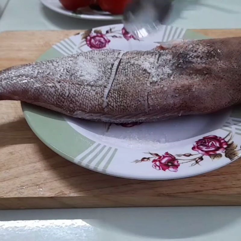 Bước 2 Ướp cá mú thơm lừng Cá mú hấp cuốn bánh tráng