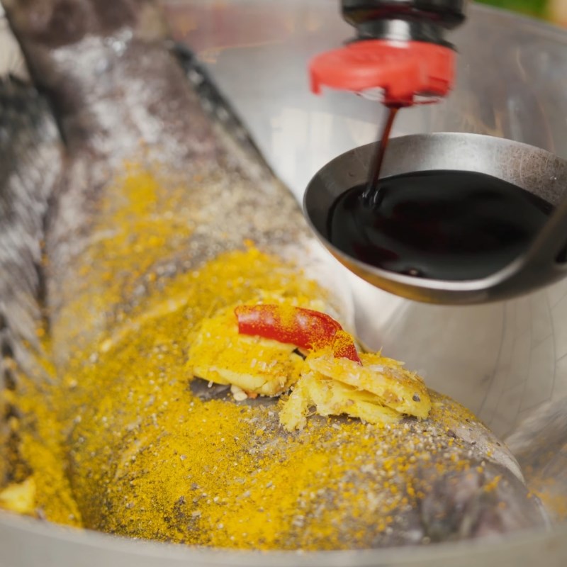 Bước 2 Ướp cá song Cá song hấp xì dầu