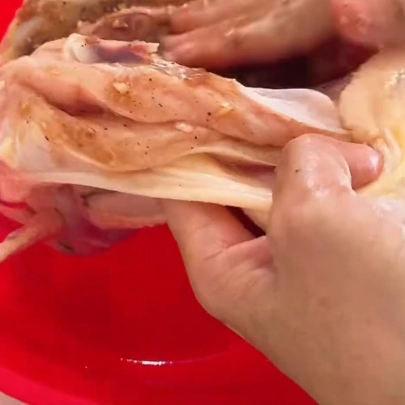 Bước 2 Ướp gà nướng nguyên con Ướp gà nướng truyền thống