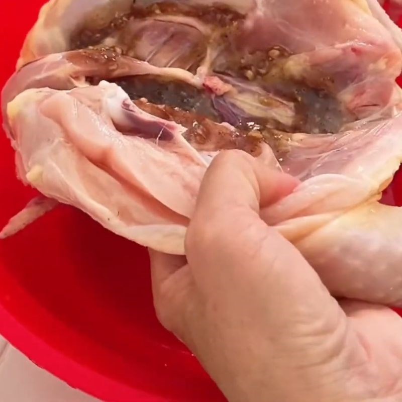 Bước 2 Ướp gà nướng nguyên con Ướp gà nướng truyền thống