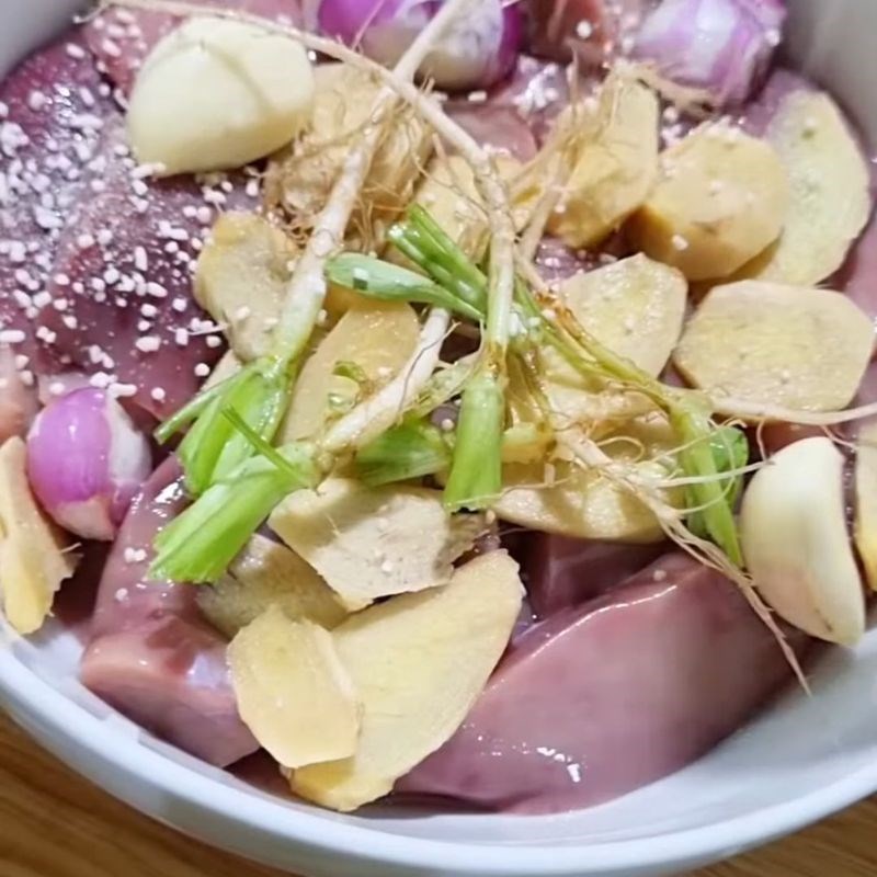 Bước 3 Ướp gia vị cho cật heo Cật heo hấp cách thủy