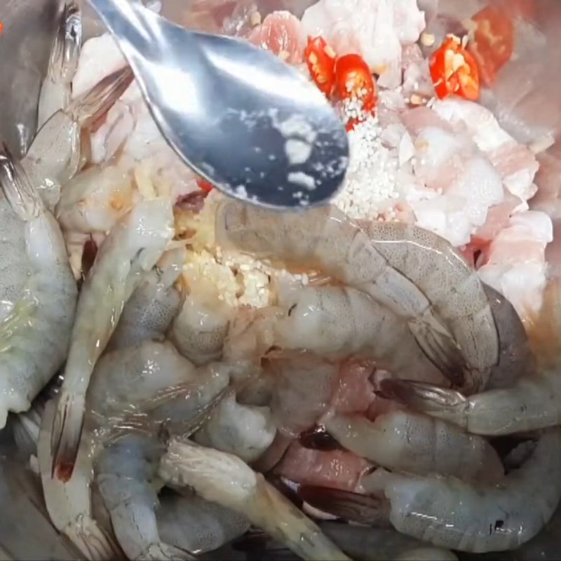 Bước 2 Ướp thịt ba rọi và tôm Tôm rim thịt ba rọi